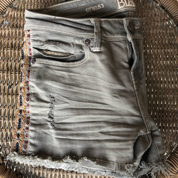 Buckle Black Shorts - Picture 3 of 4